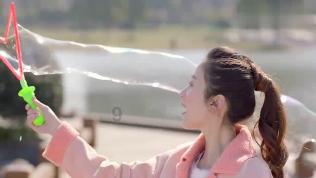 怎么样才能和一个女生聊天聊到她心动。